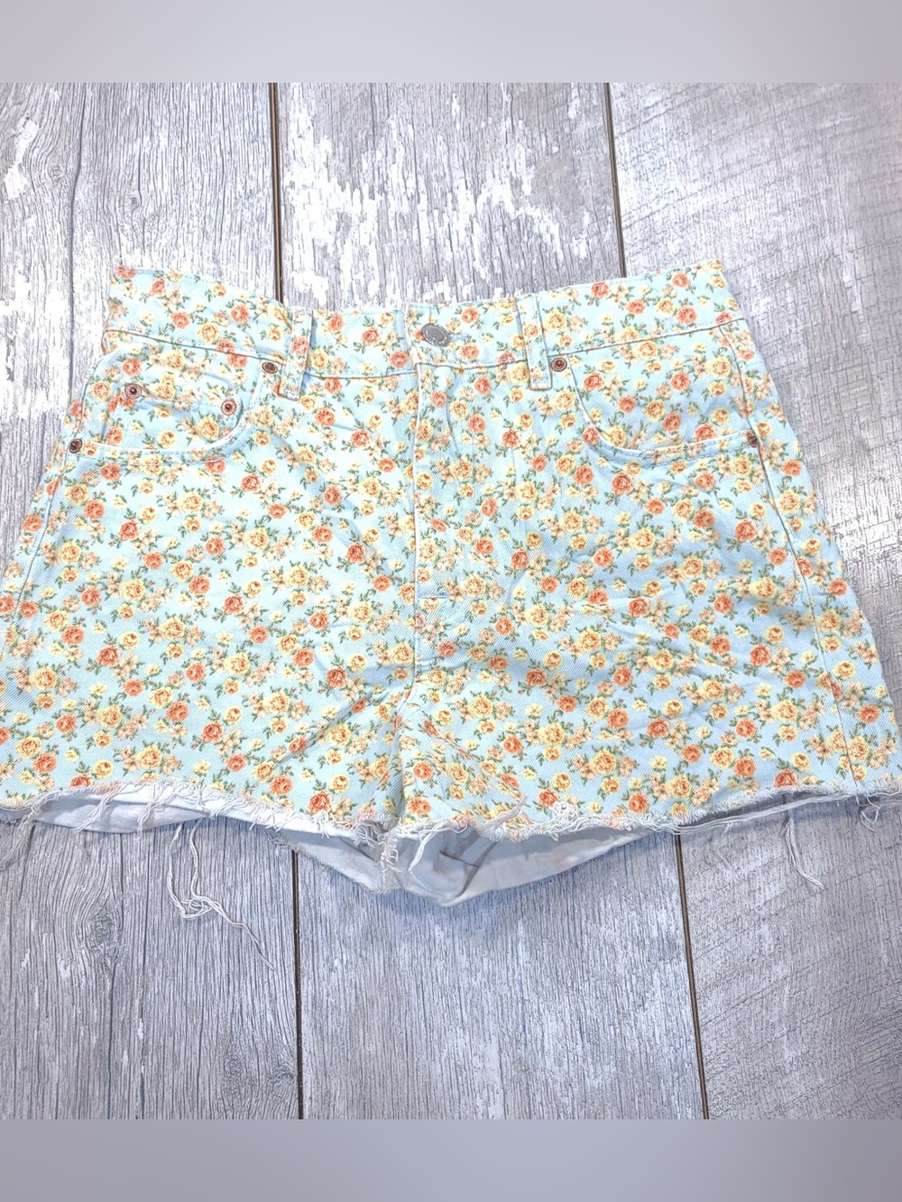Zara women’s Floral Print “the 90s short” Blue Denim Shorts size large